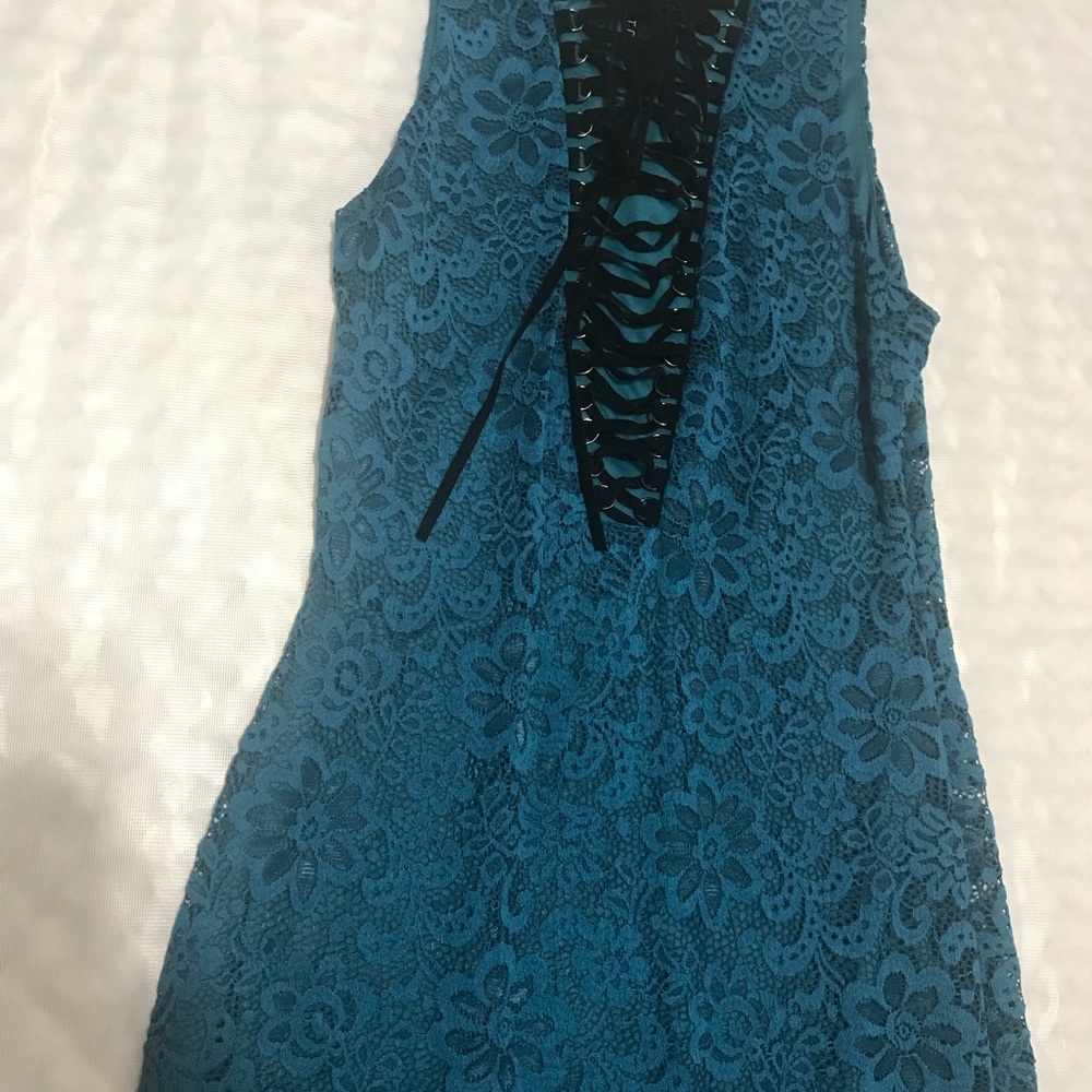 Classy  lace up up dress - Picture 5 of 5